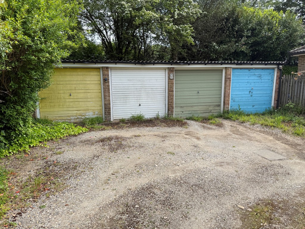 Lot: 64 - DETACHED FREEHOLD PROPERTY WITH THREE VACANT FLATS AND GARAGES - Garages and driveway to rear